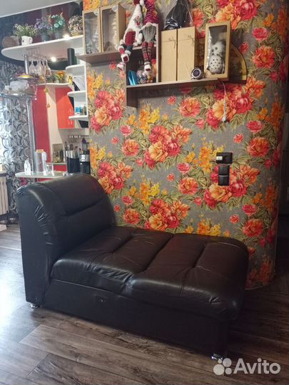 Кожанное кресло