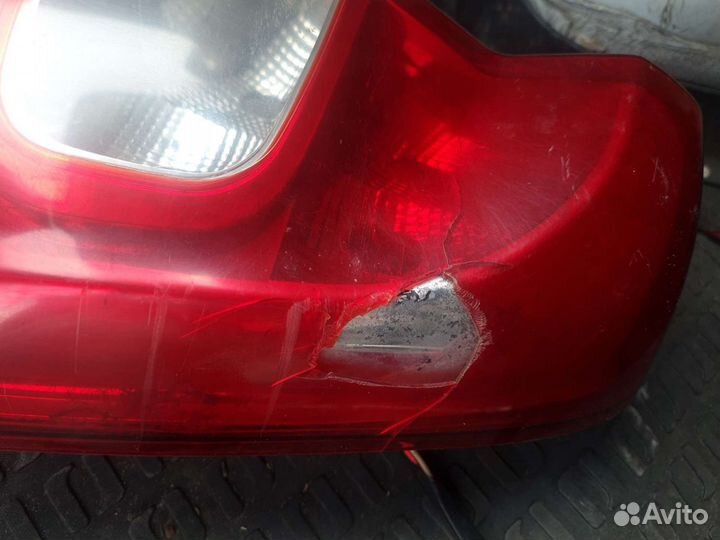 Задний правый фонарь renault logan 1 фаза 2