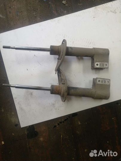 Стойки citroen c4 перед