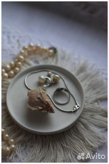 Блюдце. Гипсовый барельеф