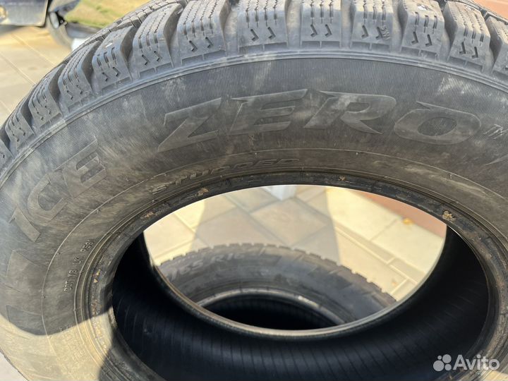 Pirelli Ice Zero 215/65 R16