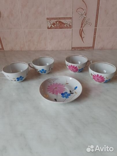 Чайные пары, чашки, молочник