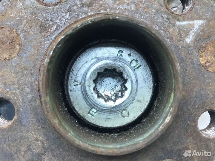 Кулак поворотный з/л Volkswagen Golf MK5 2006 г.в