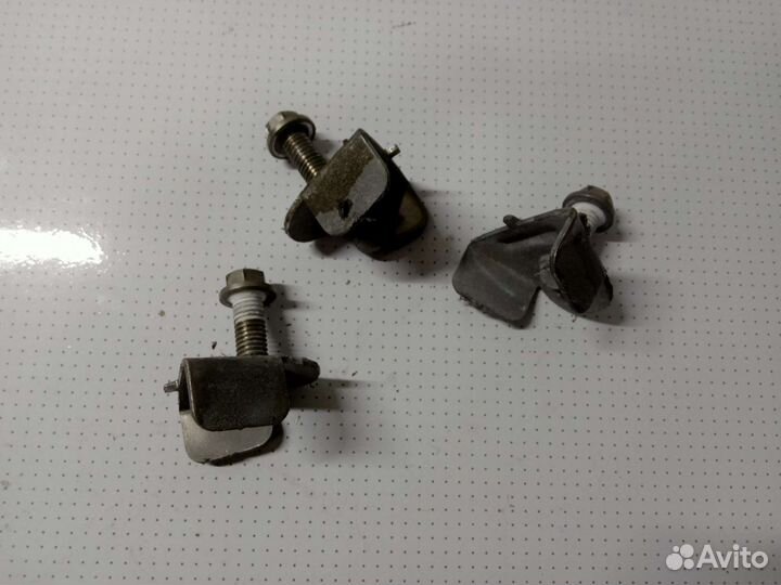 Гайка крепления крестовины с болтами