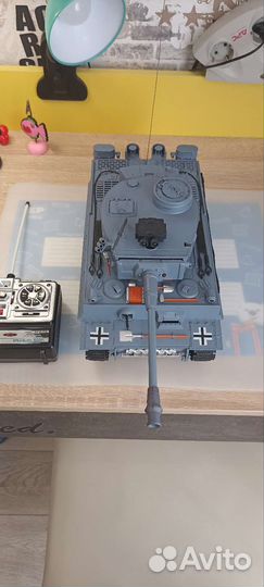 Игрушечный танк радиоуправляемый