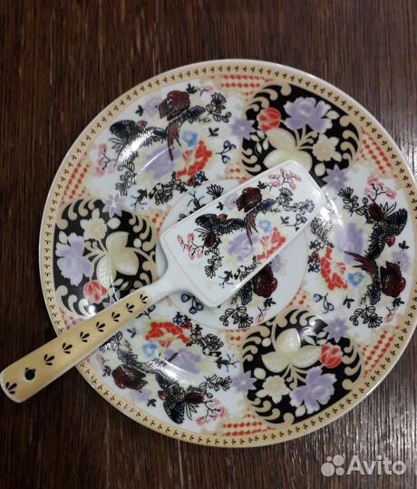 Блюдо и лопатка для торта