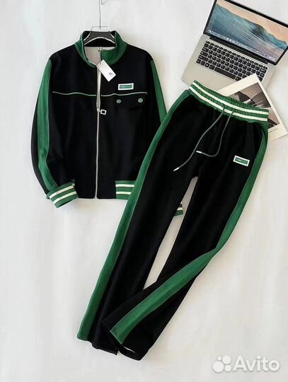 Спортивный костюм женский
