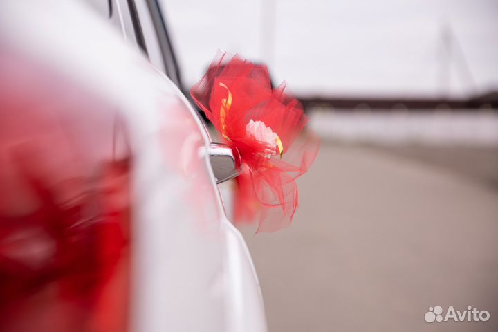 Свадебное украшения на машину