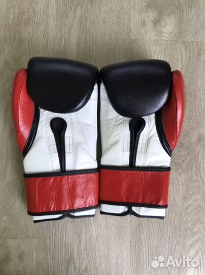Боксерские перчатки 14oz