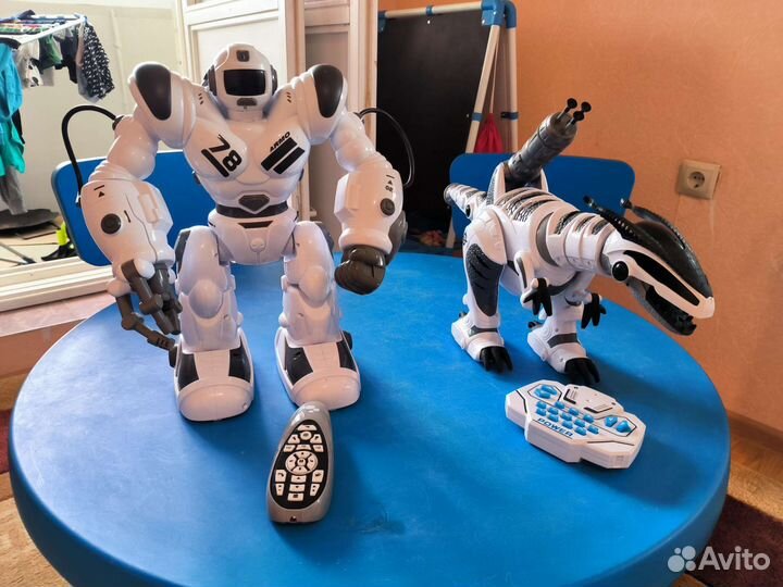 Робот на пульте управления