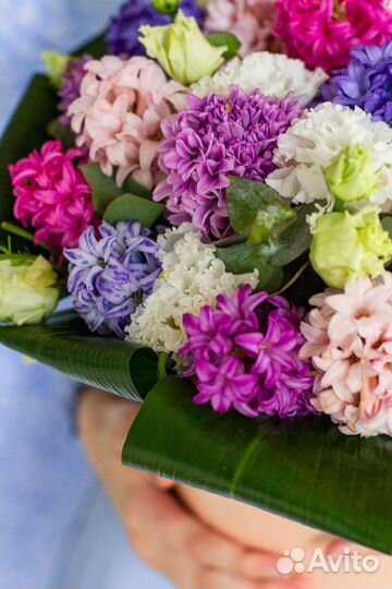 Живые цветы в колбе