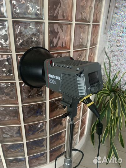 Студийный постоянный источник света Aputure Amaran