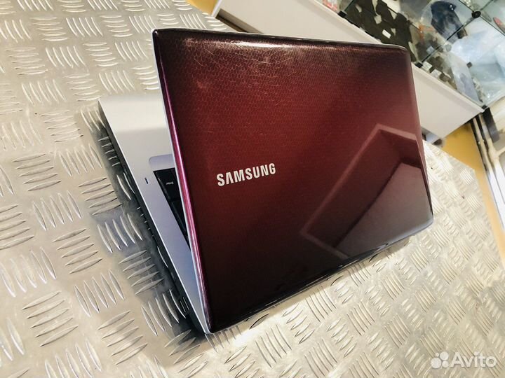 Ноутбук Samsung 17.3 дюйма