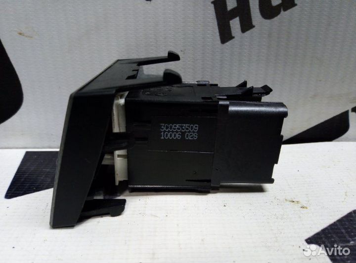 Кнопка аварийной сигнализации Volkswagen Passat