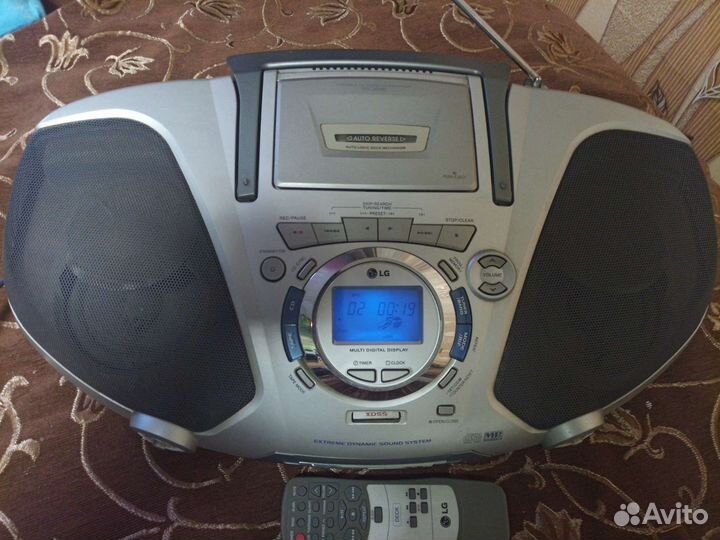 Портативная магнитола LG lpc-lm735x