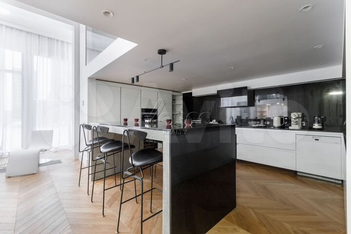 7-к. квартира, 310 м², 2/14 эт.