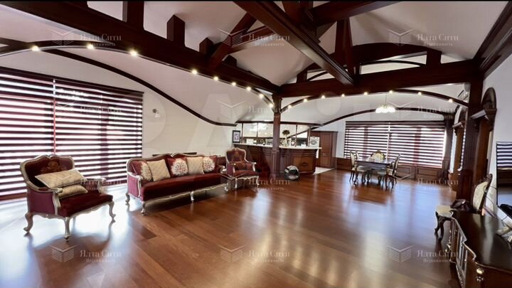 Дом 600 м² на участке 12 сот.