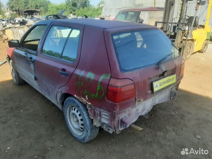 Фонарь задний правый Volkswagen golf 3 1.8 аам