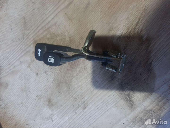 Рукоятка открывания бака Хендай Солярис