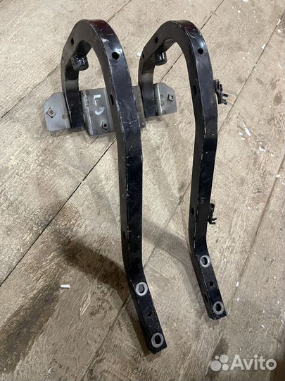 Кронштейн крышки багажника Mitsubishi Lancer 9