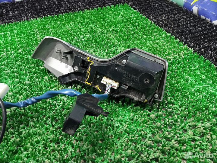 Переключатель на рулевом колесе Toyota Land Cruiser Prado