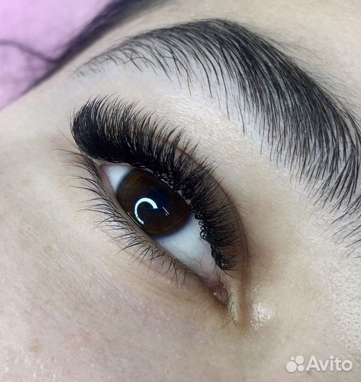 Модель на наращивание ресниц