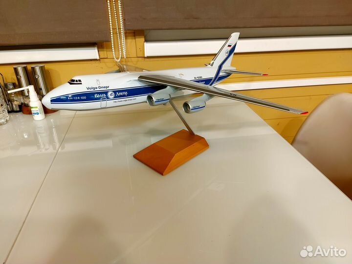 Модель самолета Ан-124-100 в масштабе 1:144