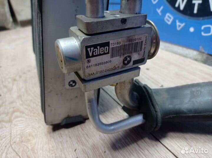 Радиатор кондиционера печки на BMW X5 Е53