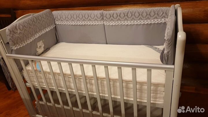 Детская кровать для новорожденных с маятником