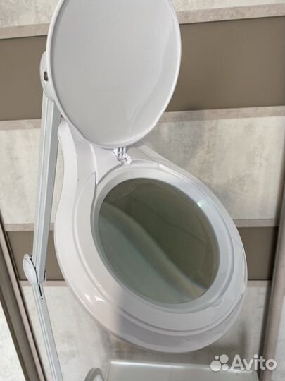 Косметологическая лампа лупа