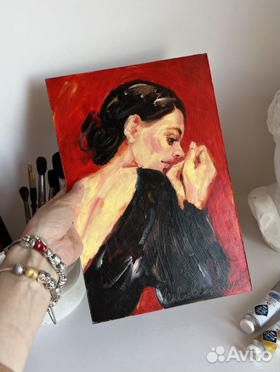 Картина маслом девушка на красном, 20/30 см
