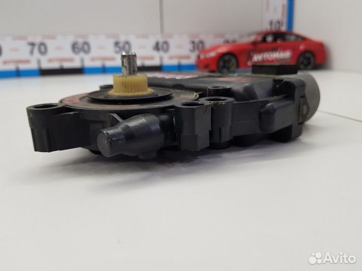 Моторчик стеклоподъемника задний правый