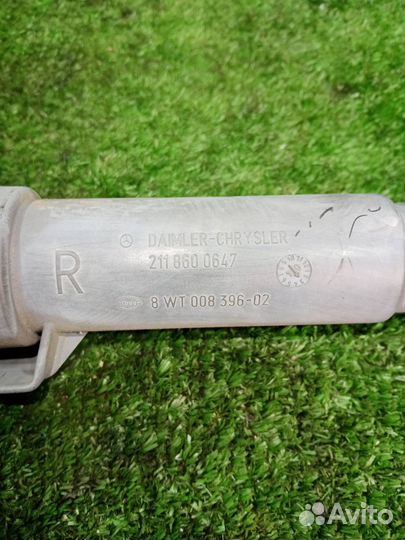 Форсунка омывателя фар правая Mercedes-Benz E320