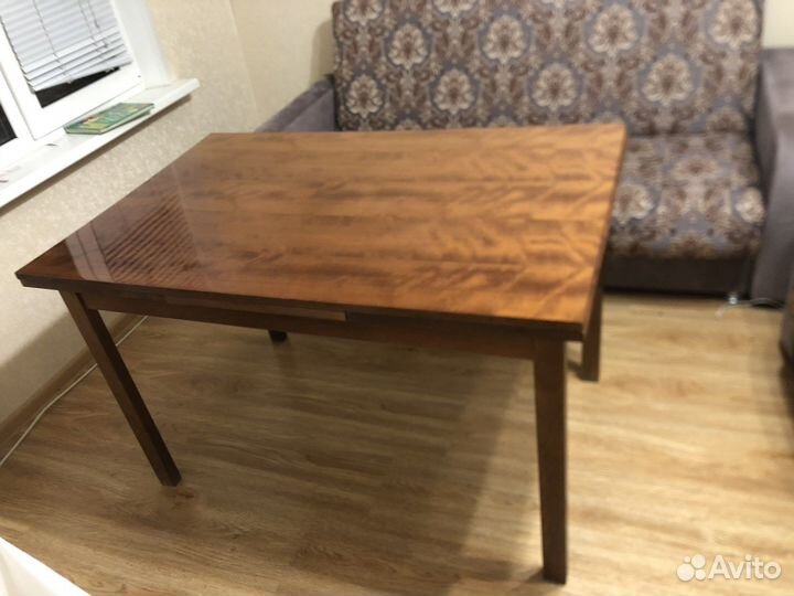 Стол, диван и 2 кресла