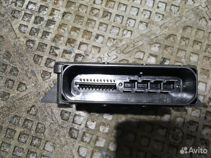 Блок управления парковочным тормозом (Audi Q5)