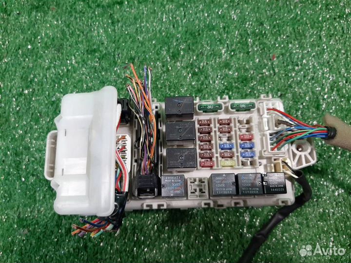 Блок предохранителей салонный Mitsubishi Lancer 9