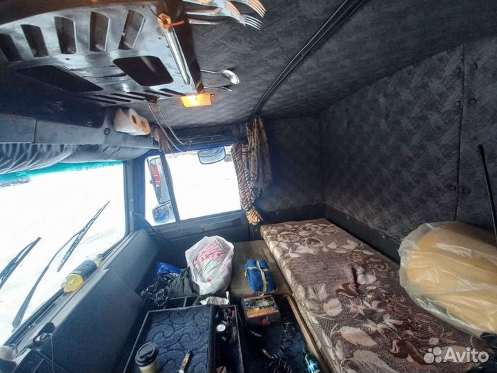 МАЗ 6425X9-450-051 с полуприцепом, 2015