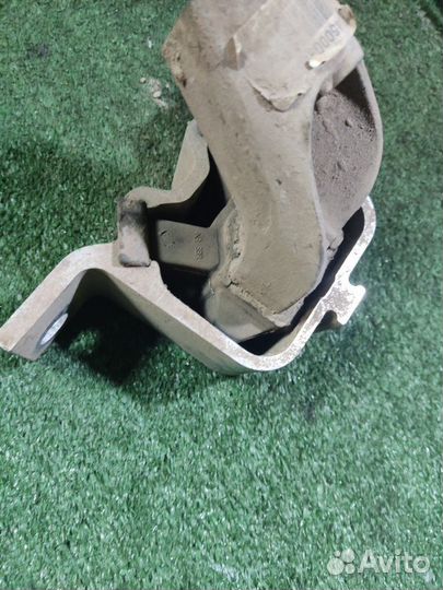 Опора двигателя правая LADA Largus Cross