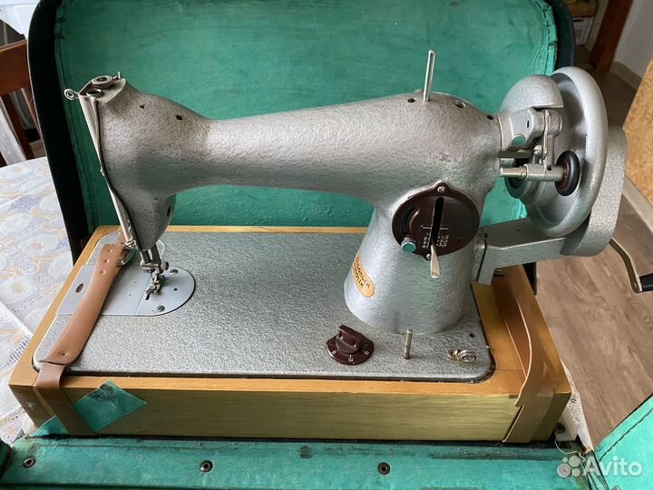 Швейная машинка с ручным приводом Подольск 2м-34