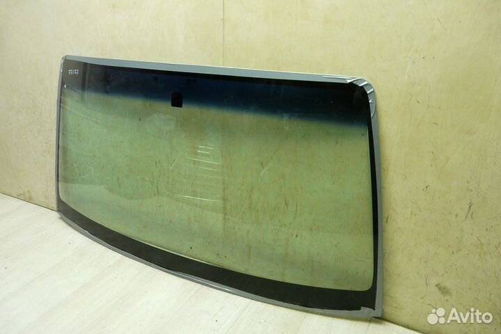 Лобовое стекло на Mitsubishi Pajero
