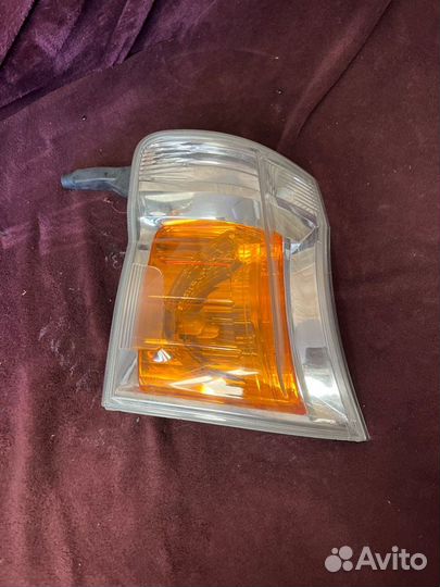 Габарит передний правый Nissan Caravan vwme25