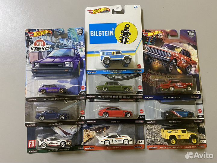 Модели Hot Wheels Premium разные