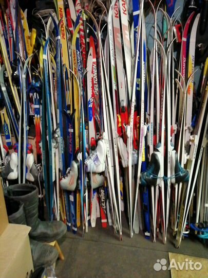 Лыжи комплектом с ботинками, палками