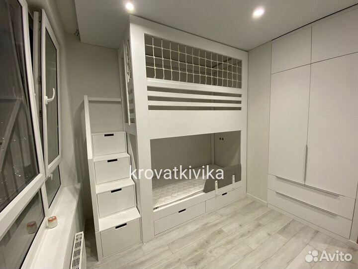 Двухъярусная Эко кровать домик с лестницей комодом