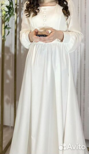 Белое вечернее платье