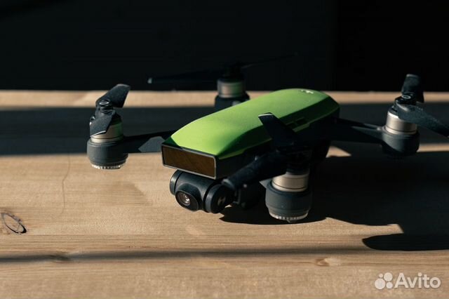 Продам квадрокоптер DJI spark