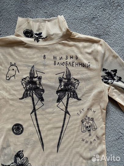 Водолазка с татуировками