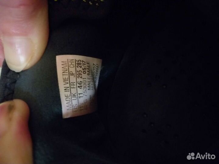 Футбольные бутсы adidas