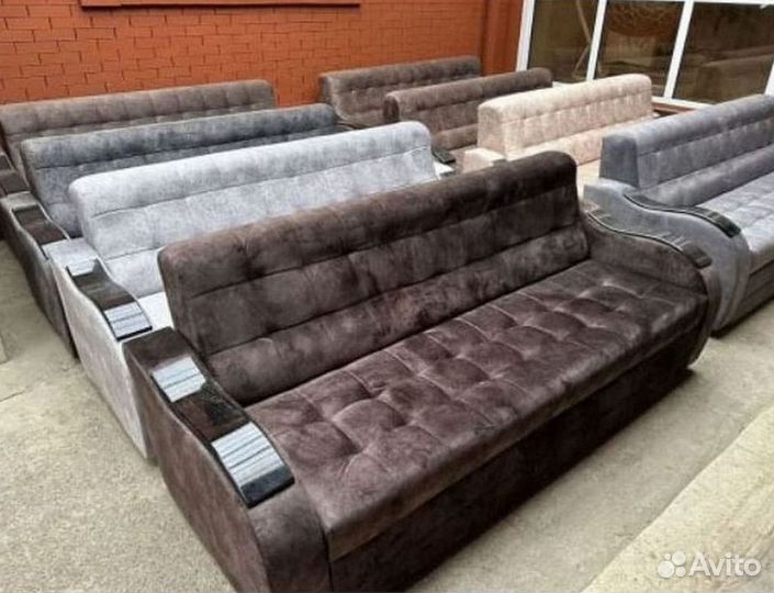 Прямой диван в наличии