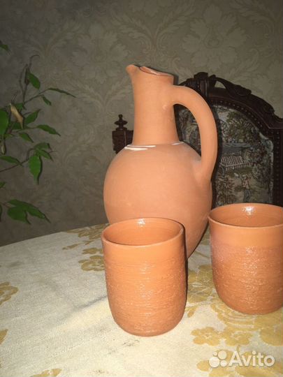 Глиняный кувшин для вина